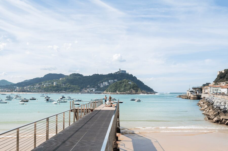 San Sebastian: Walking Tour with Pintxo and Drink - From Boulevard to Buen Pastor Cathedral