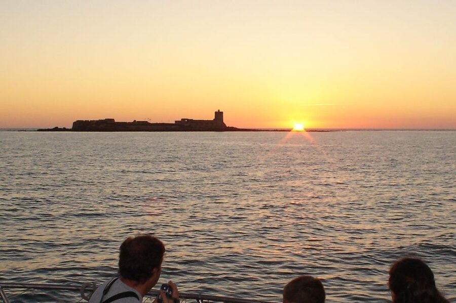 Sancti Petri: Sunset Catamaran Cruise - Cádiz maritime history during the cruise