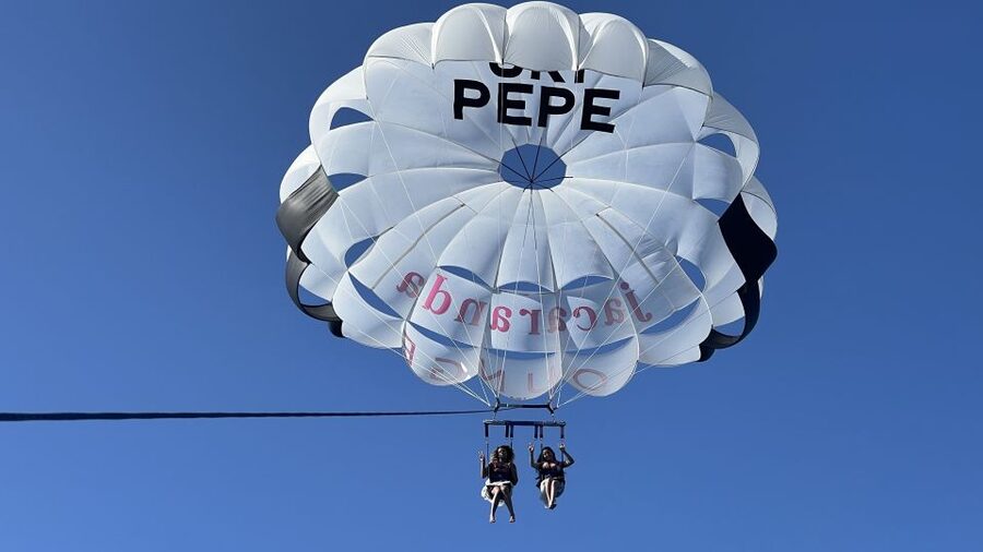 Santa Eulària des Riu: Parasailing Boat Cruise with Drinks - Why the crew makes a difference