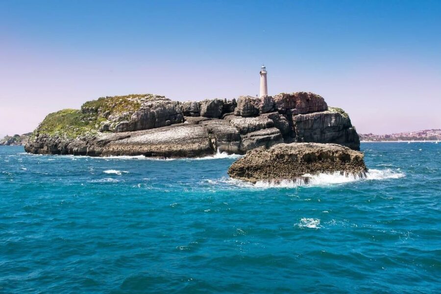 Santander: 1-Hour City Cruise Around the Bay - Leaving the pier through Puertochico