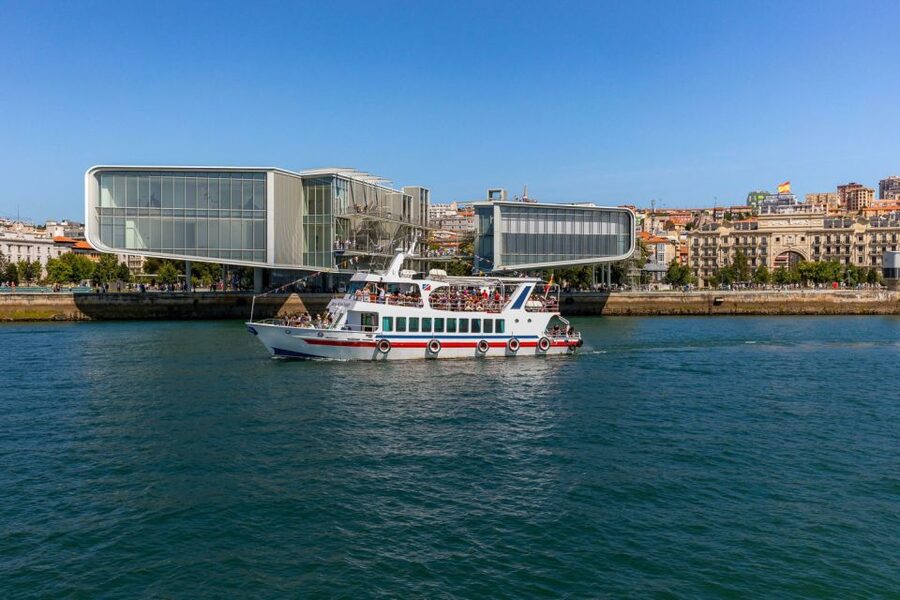 Santander: 1-Hour City Cruise Around the Bay - Magdalena Palace and the royal shoreline