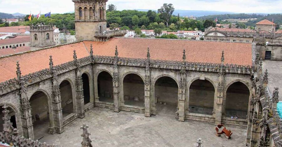Santiago de Compostela: Cathedral, Museum, and Old Town Tour - The first 65 minutes: Santiago’s old town on foot