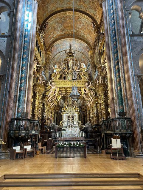 Santiago de Compostela: Cathedral, Museum, and Old Town Tour - The cathedral interior: 45 minutes beneath the stone vaults