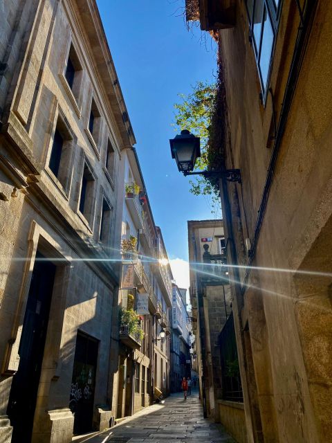 Santiago de Compostela: Cathedral, Museum, and Old Town Tour - Meeting beneath the orange umbrella