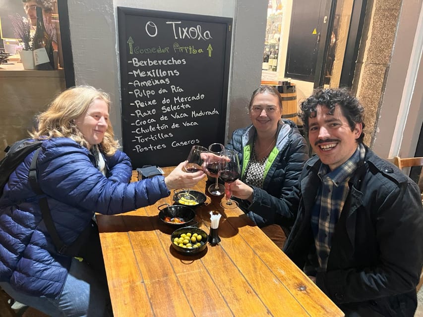 Santiago: Guided Foodie Tour with Drinks, Tapas & Live Music - The market and the old-town walk