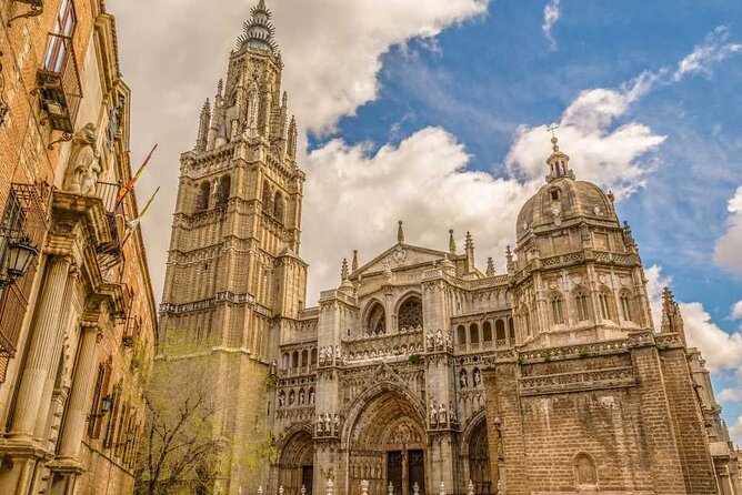 Segovia and Toledo Day Tour from Madrid with Optional Alcazar - The road to Toledo and the hilltop view