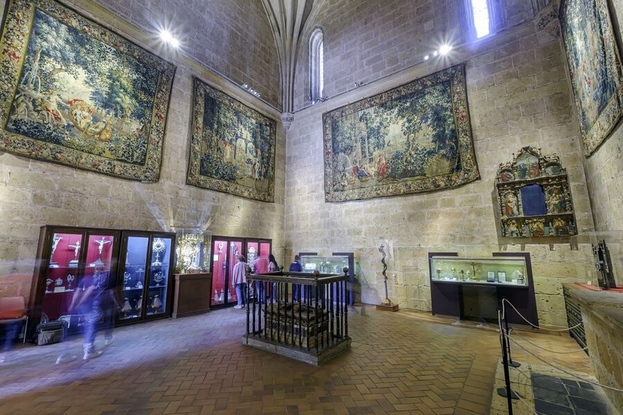 Segovia Cathedral Entrance Ticket - Four galleries filled with art