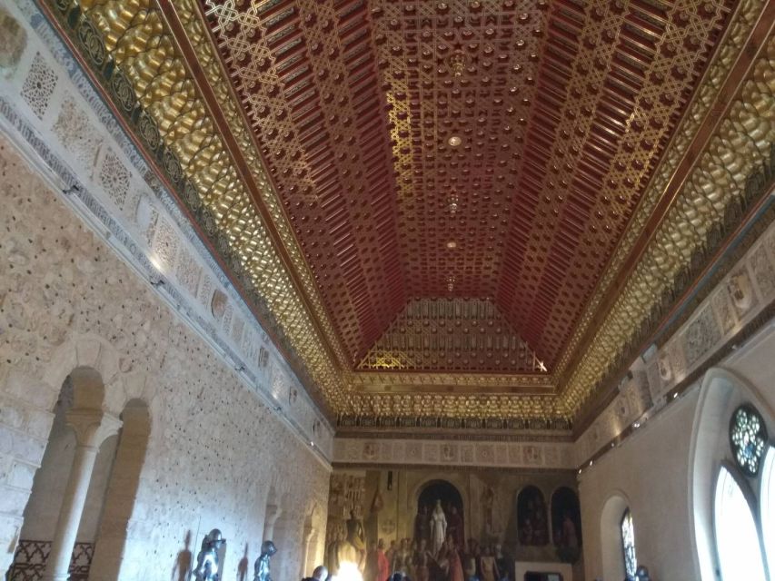 Segovia: Guided Walking Tour with Cathedral & Alcázar Entry - Key points at a glance
