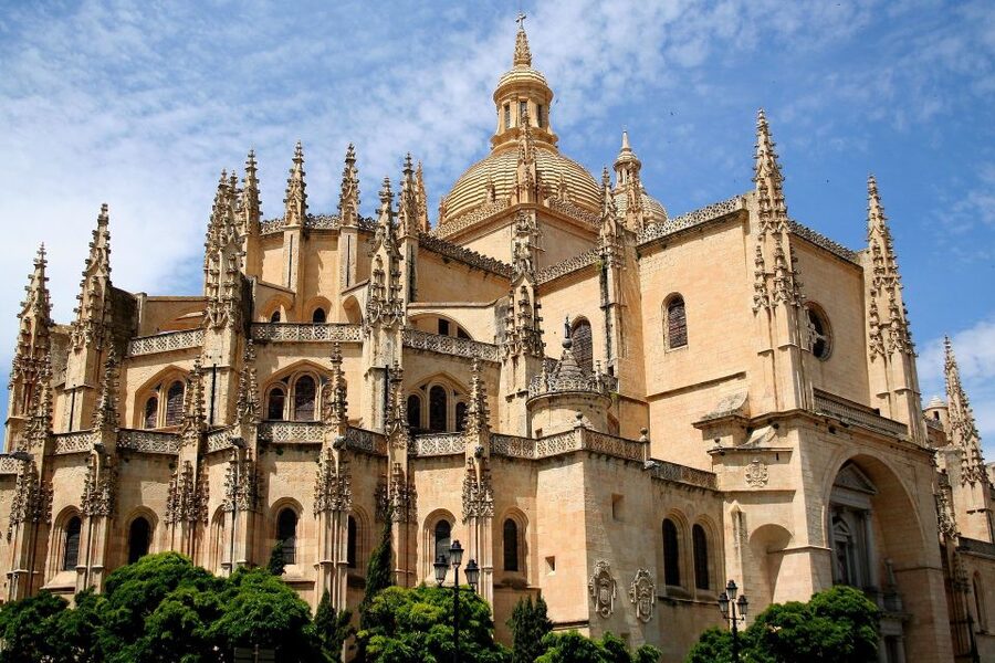 Segovia: Guided Walking Tour with Cathedral & Alcázar Entry - Starting beneath Segovia’s Roman Aqueduct