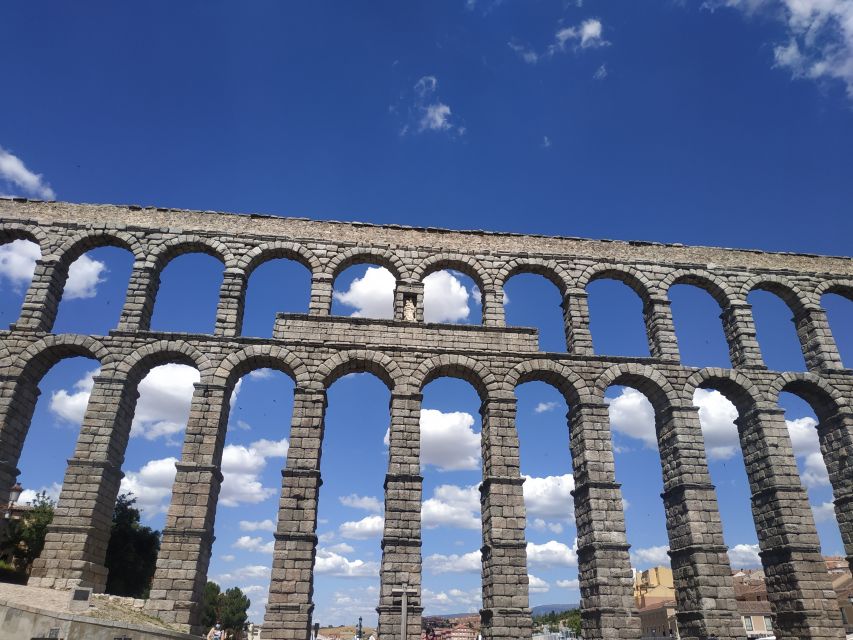 Segovia: Guided Walking Tour with Cathedral & Alcázar Entry - What the Spanish guide adds