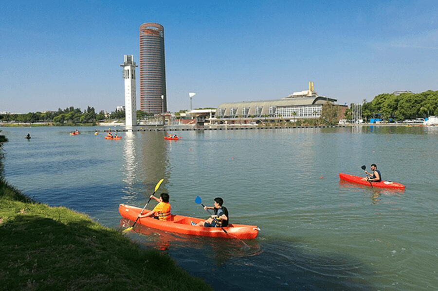 Seville: 2–Hour Guadalquivir River Kayaking Tour - Guides, languages, and group size
