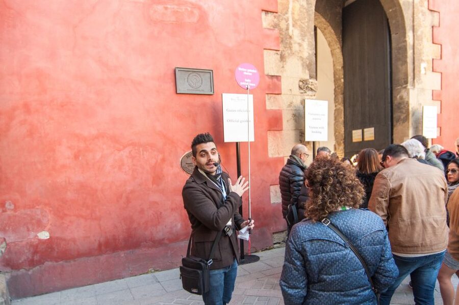 Seville: Alcázar and Cathedral Entry Ticket and Guided Tour - Why these two monuments explain Seville