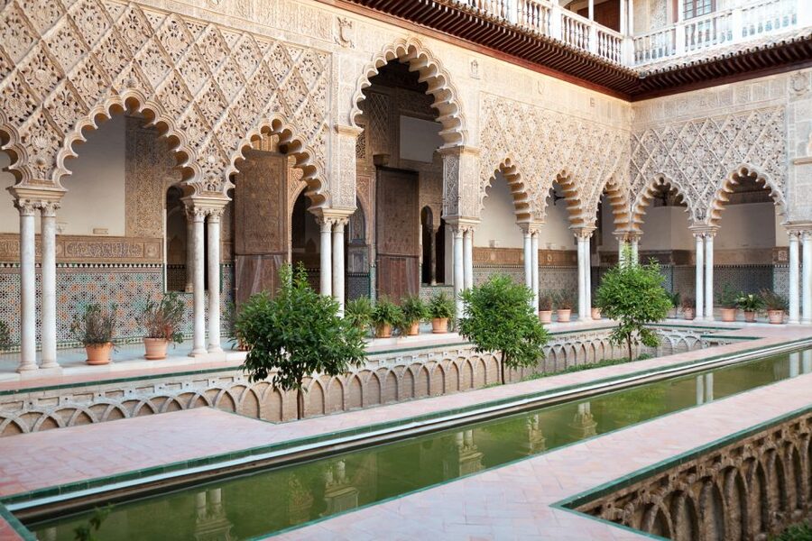 Seville: Alcázar, Cathedral & Giralda Fast Track Guided Tour - Patio de Doncellas and the palace’s layered past