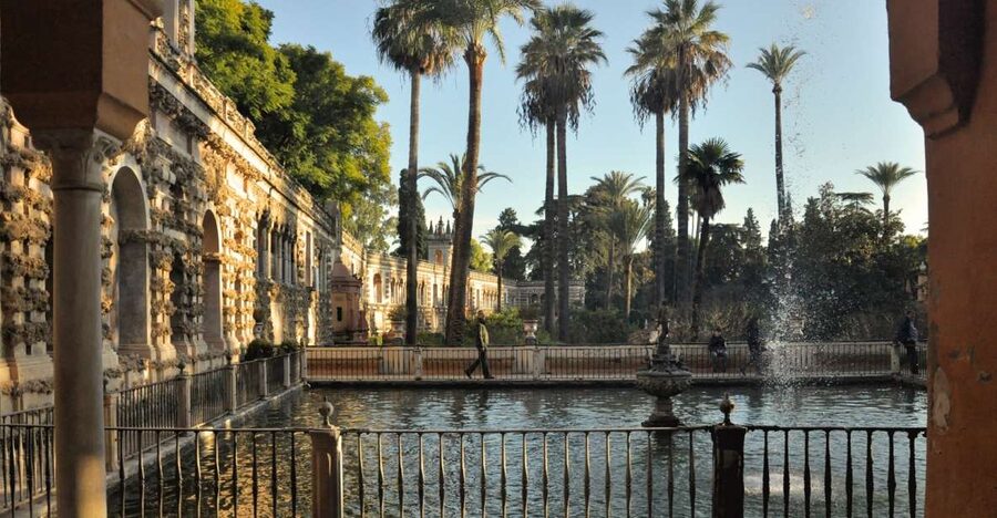 Seville: Alcazar & Cathedral Skip-the-Line Guided Tour - Climbing the Giralda for city views