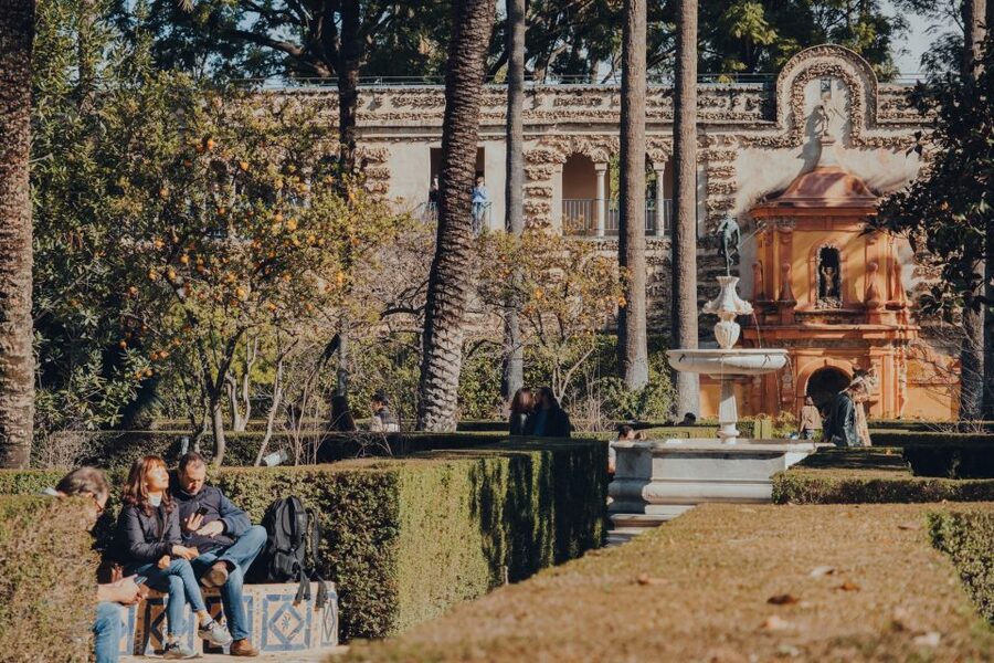 Seville: Alcázar Fast-Track Access with Guided Tour - Entering the Alcázar with fast-track access