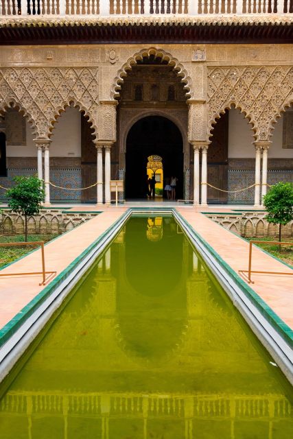 Seville: Alcázar Fast-Track Access with Guided Tour - Reading the palace room by room