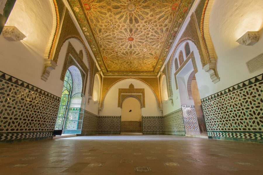 Seville: Alcázar Fast-Track Access with Guided Tour - Shared or private tour?