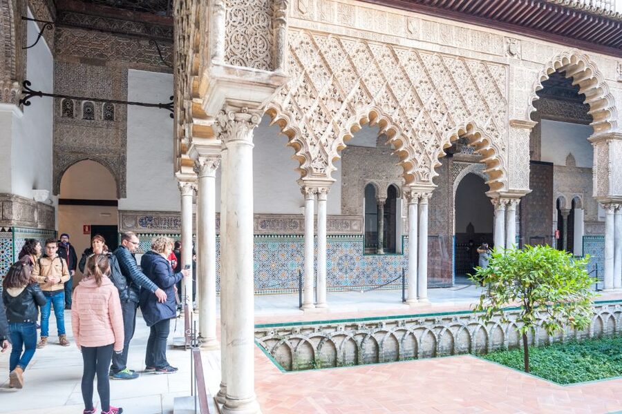 Seville: Alcázar Guided Tour - Courtyards, royal chambers, and chapels