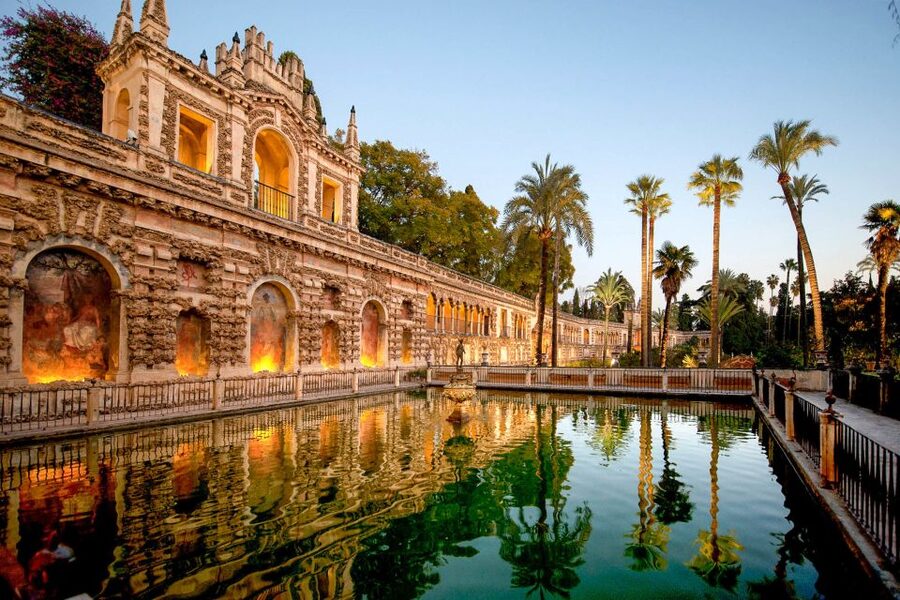 Seville: Alcazar Skip-the-Line Guided Tour with Tickets - Passing the queue and entering the palace