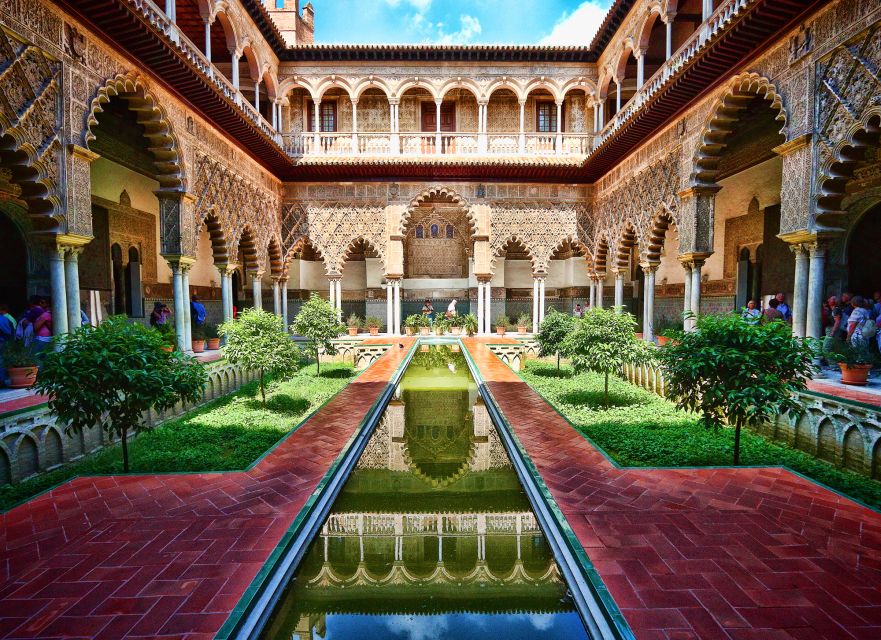 Seville: Alcázar Tour with Tickets Included - The guides make the difference