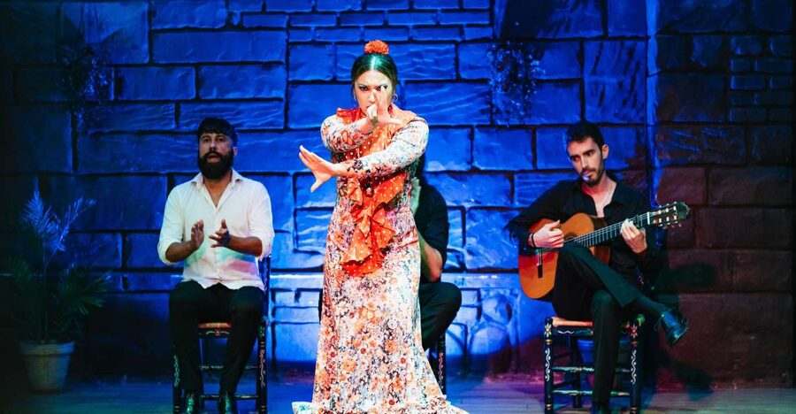 Seville: Baraka Sala Flamenca Show with Drink in Triana - Why the intimate setting changes the experience