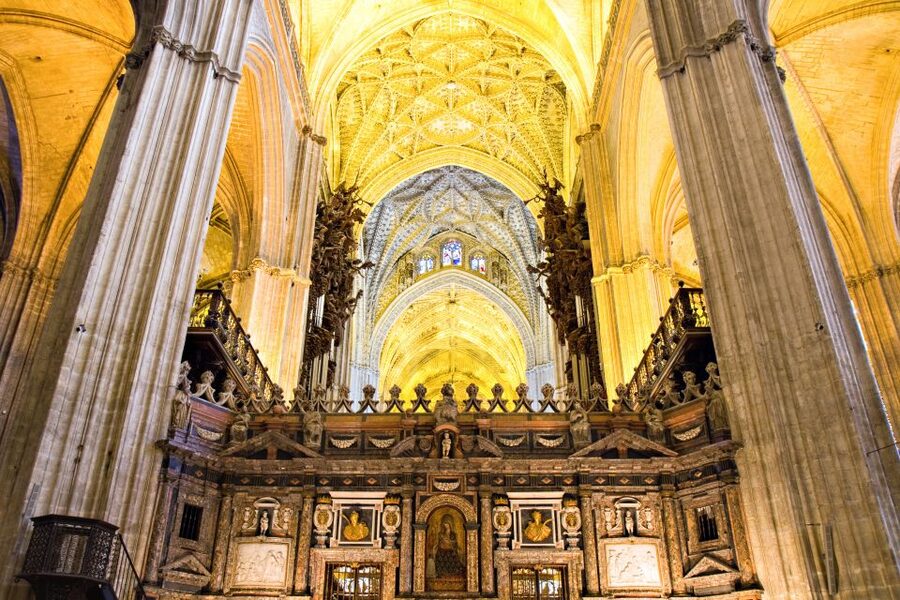 Seville: Cathedral and Alcázar Guided Tour - Three hours, or possibly a longer morning