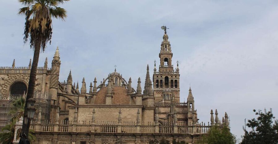 Seville: Cathedral and Giralda Skip-the-line Guided Tour - Key points to know before booking