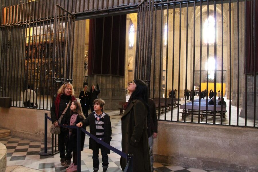 Seville: Cathedral and Giralda Skip-the-line Guided Tour - Why Seville Cathedral deserves a guided visit