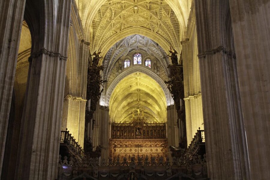 Seville: Cathedral and Giralda Skip-the-line Guided Tour - Columbus’s tomb and the cathedral’s grand symbols