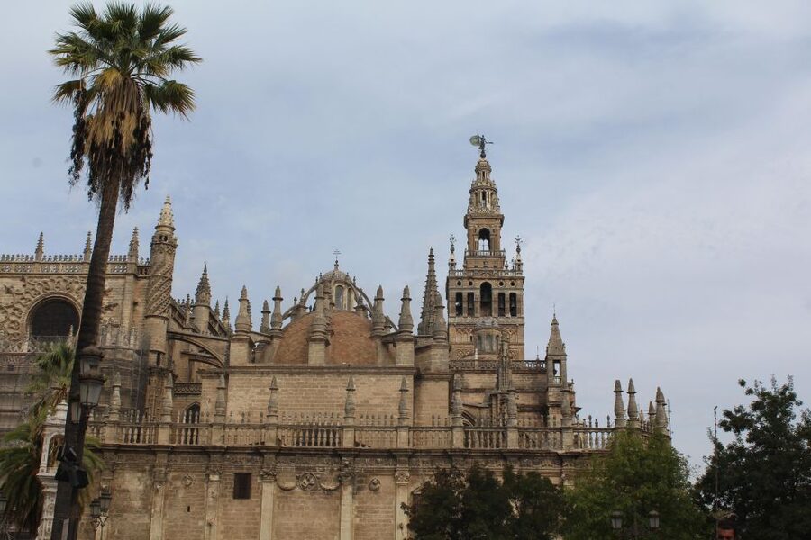 Seville: Cathedral and Giralda Skip-the-line Guided Tour - The guides make the difference