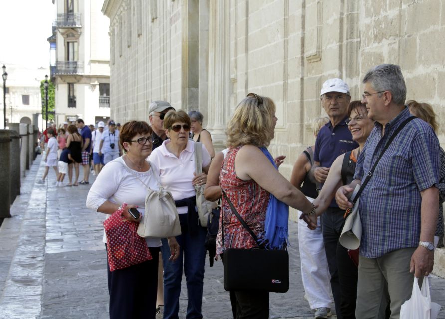 Seville: Cathedral and Giralda Skip-the-line Guided Tour - Crowds, headsets, and the one-hour limit