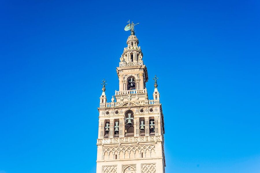 Seville: Cathedral and La Giralda Entry Ticket - The cathedral’s art, chapels, and great altarpiece