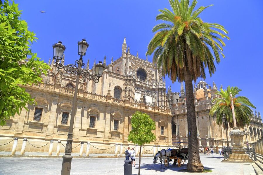 Seville: Cathedral, Giralda & Alcazar Entry With Guided Tour - Inside Seville Cathedral and Up the Giralda