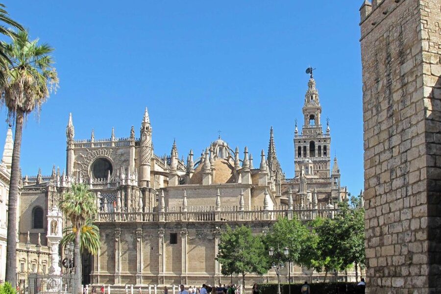 Seville: Cathedral, Giralda & Alcázar Guided Tour - What the guiding adds to the experience