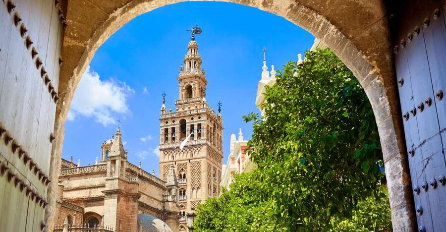 Seville: Cathedral, Giralda, and Alcazar Guided Tour - Inside Seville Cathedral