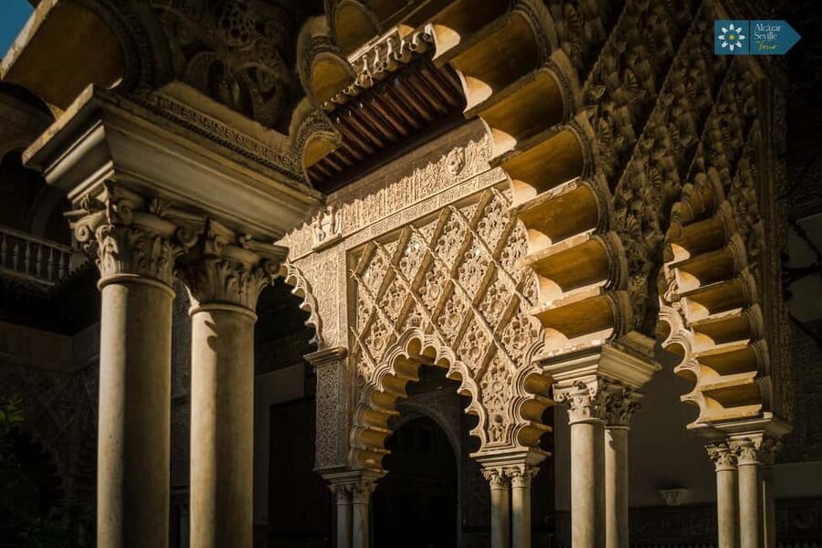 Seville: Cathedral, Giralda, and Royal Alcázar Guided Tour - Pace, access, and practical preparation