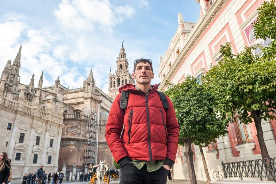 Seville: Cathedral Guided Tour with Priority Access - The golden altarpiece and 44 chapels