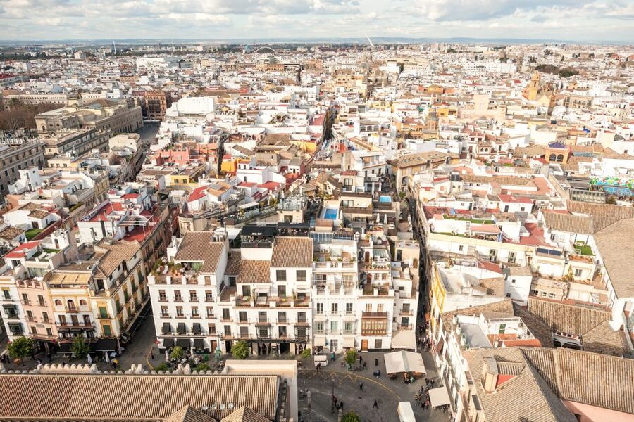 Seville: Cathedral Guided Tour with Priority Access - Timing, clothing, and small practical details