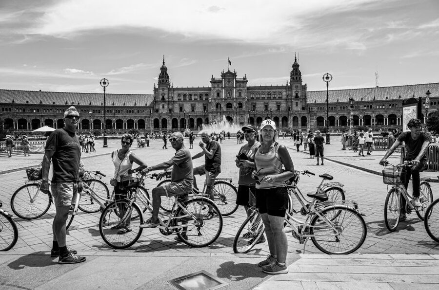 Seville: City Sightseeing and Local Culture Bike Tour - Maria Luisa Park and Plaza de España
