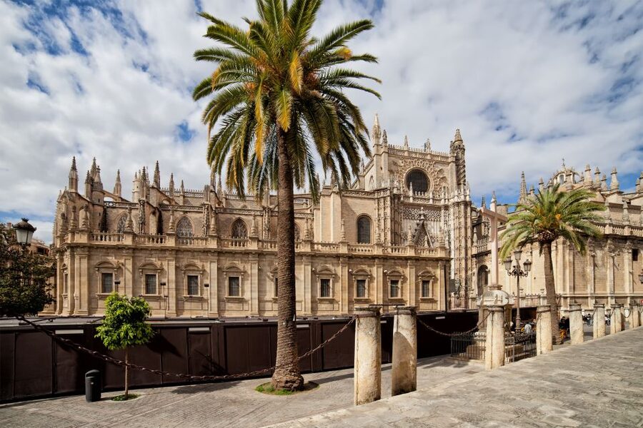 Seville: City Sightseeing Hop-On Hop-Off Bus Tour - What the walking tours add