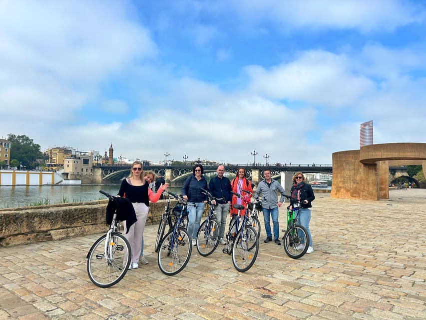 Seville: Dutch Cycling Highlights Tour with local guide - Why a bicycle works so well in Seville