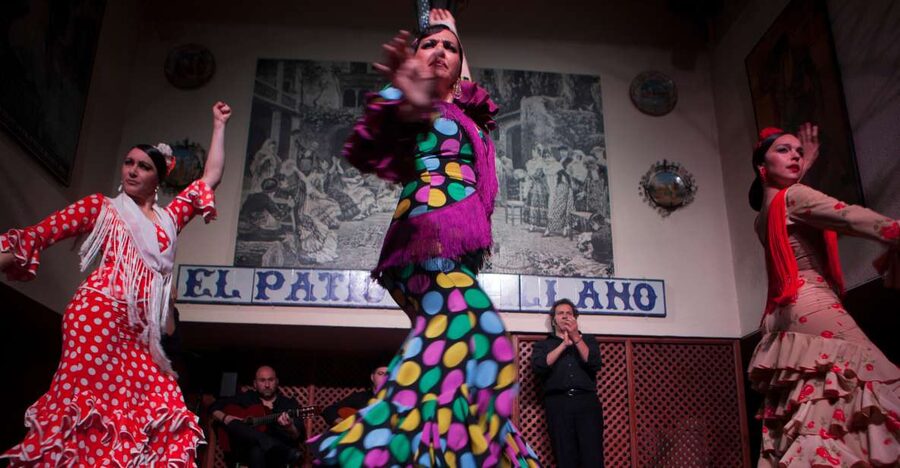 Seville: El Patio Sevillano Flamenco Show Ticket & Dinner - What happens during the 75-minute show