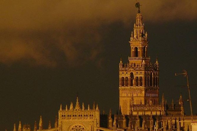 Seville Evening Historical Tour with Haunted History - Through Santa Cruz, where the stories work best