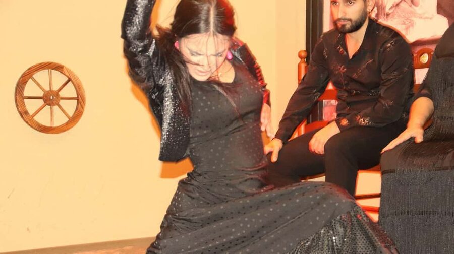 Seville: Flamenco Show at Tablao La Cantaora - Food, drinks, and the cocktail option