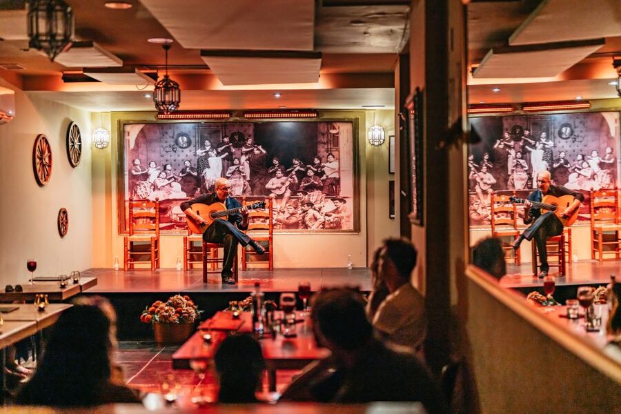 Seville: Flamenco Show with Andalusian Dinner at La Cantaora - Getting there and planning your evening