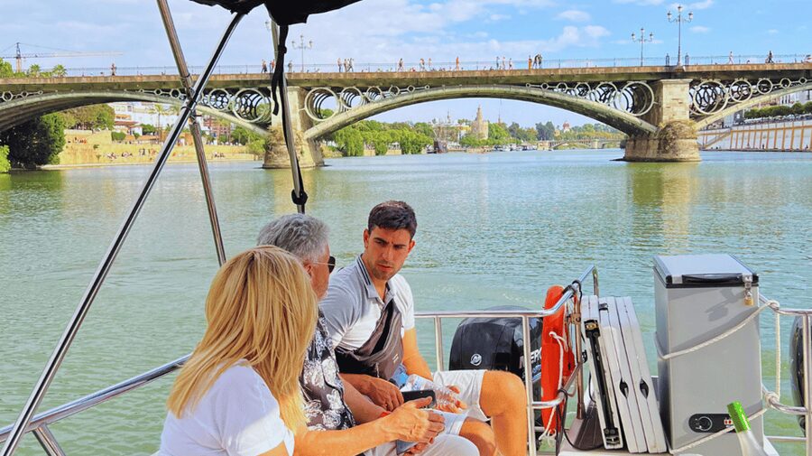Seville: Guadalquivir River Boat Tour - Torre del Oro and the heart of the riverfront