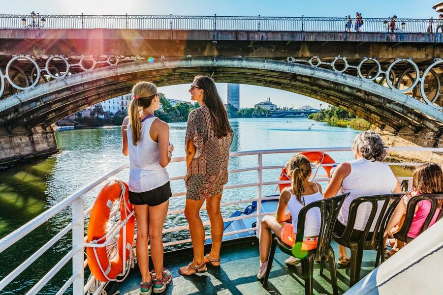 Seville: Guadalquivir River Cruise - The onboard experience and refreshments