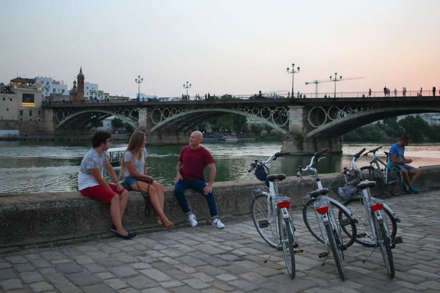 Seville: Guided Sunset Bike Tour - The cathedral and Alcázar area