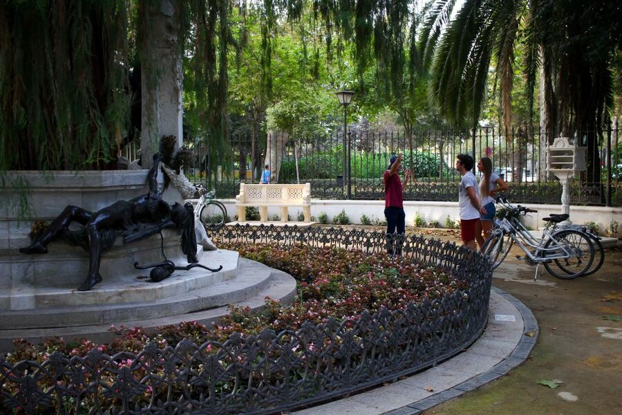 Seville: Guided Sunset Bike Tour - Plaza de España and the Barrio de Santa Cruz