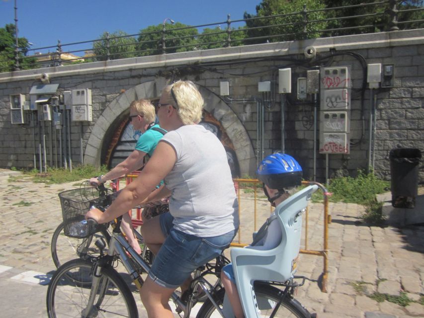 Seville: Highlights City Bike Tour - Maria Luisa Park gives the ride breathing room